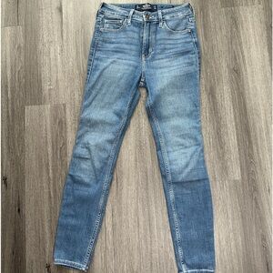 Hollister High-Rise Skinny Jeans